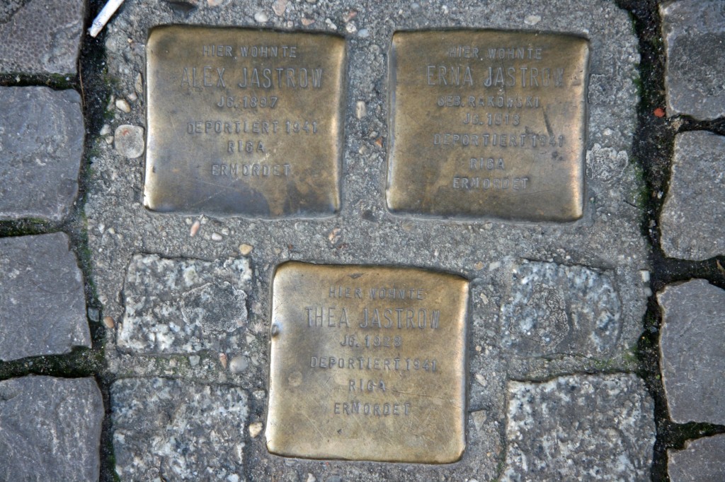 Stolpersteine 16: In memory of Alex Jastrow, Erna Jastrow, Thea Jastrow (Sandro – Rosenthaler Strasse 32) in Berlin