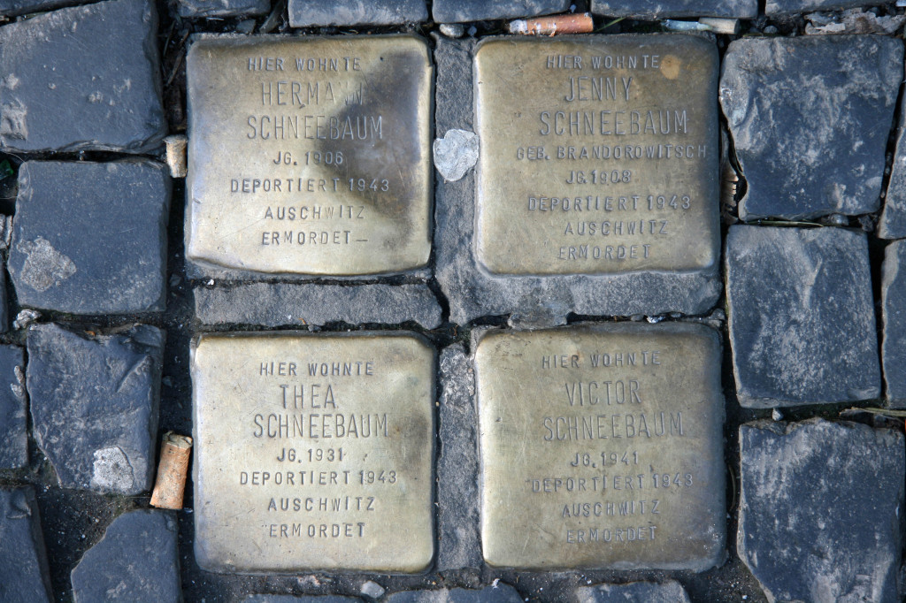 Stolpersteine 18: In memory of Herman Schneebaum, Jenny Schneebaum, Thea Schneebaum, Victor Schneebaum (Entrance to Die Hackesche Höfe – Rosenthaler Strasse) in Berlin
