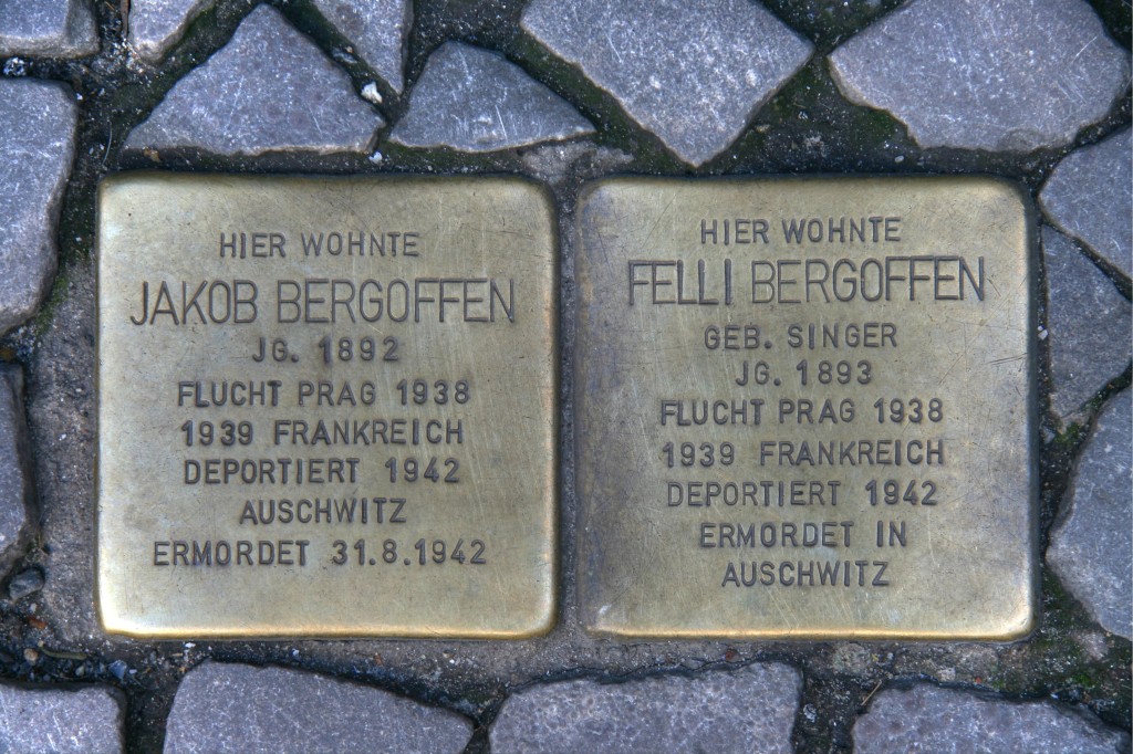 Stolpersteine 19: In memory of Jakob Bergoffen and Felli Bergoffen (Entrance to Die Hackesche Höfe - Sophienstrasse 6) in Berlin