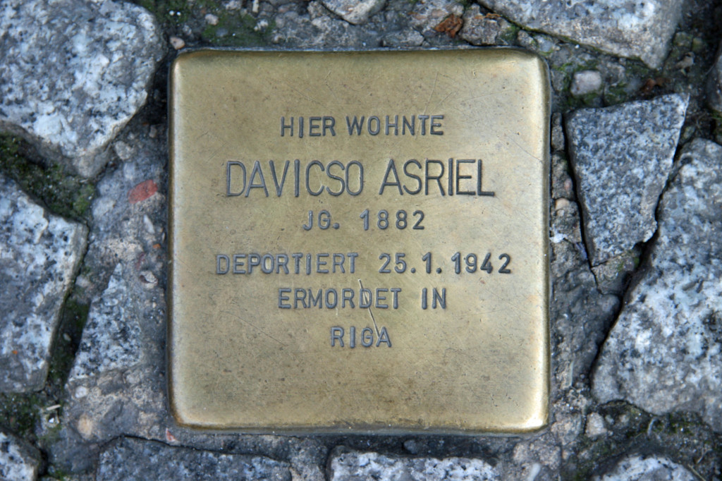 Stolpersteine 23: In memory of Davisco Asriel (Galeries Lafayette - corner of Friedrichstrasse and Jägerstrasse) in Berlin