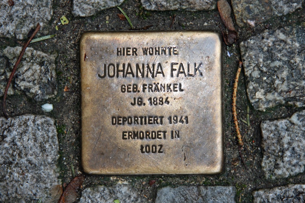 Stolpersteine 7: In memory of Johanna Falk (Erich-Weinert-Strasse 7) in Berlin