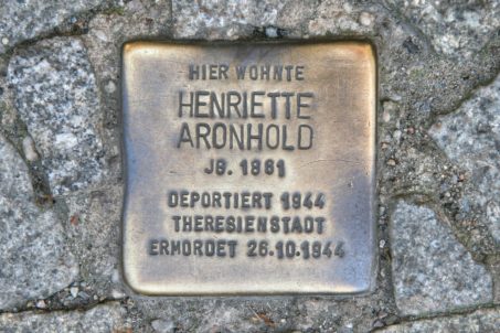 Stolpersteine 93: In memory of Henriette Aronhold (Tucholskystrasse 38) in Berlin