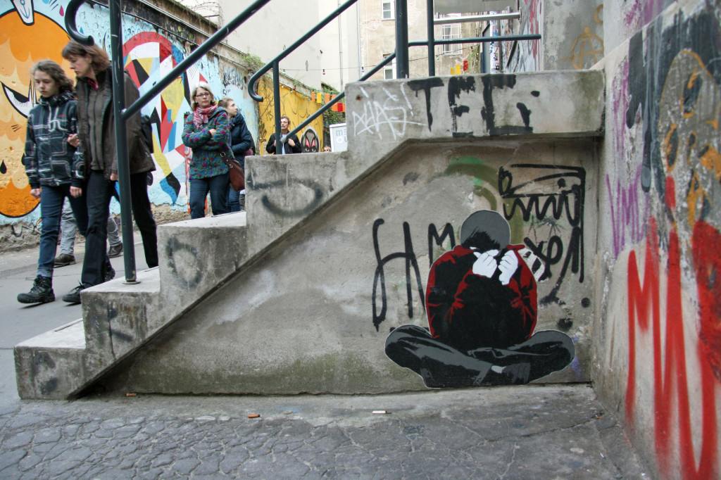 Hiding: Street Art by ALIAS in Berlin