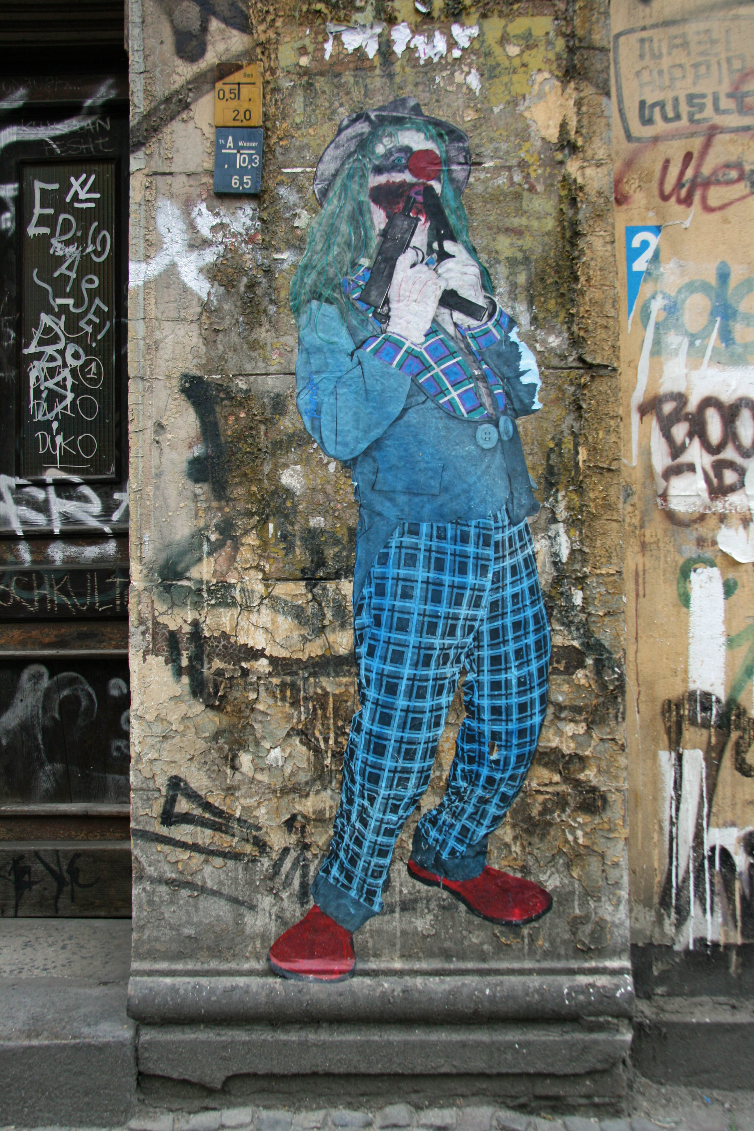 Suicide Circus (Clown With 2 Uzis In His Mouth): Street Art by Primo in Berlin