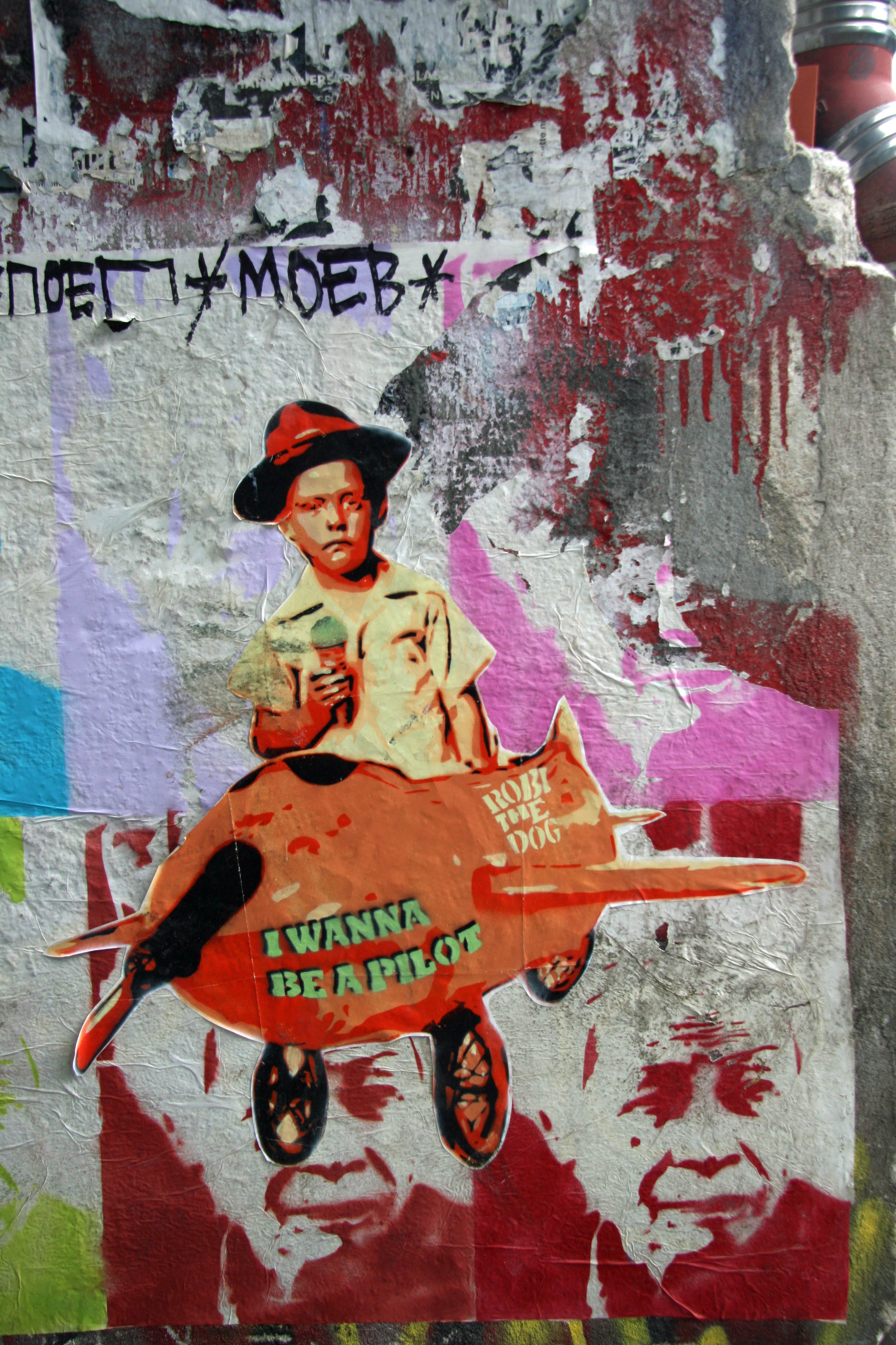 I Wanna Be A Pilot: Street Art by Robi The Dog in Berlin