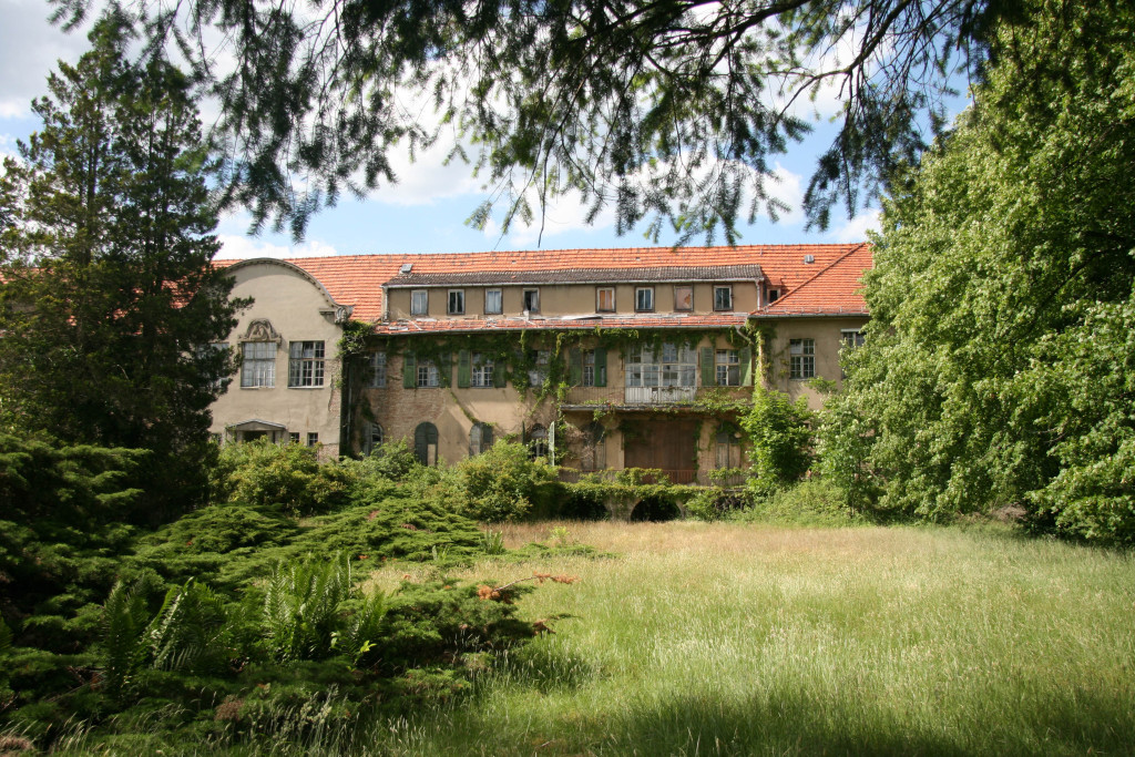 The Sanatorium E building seen from the grounds near Potsdam