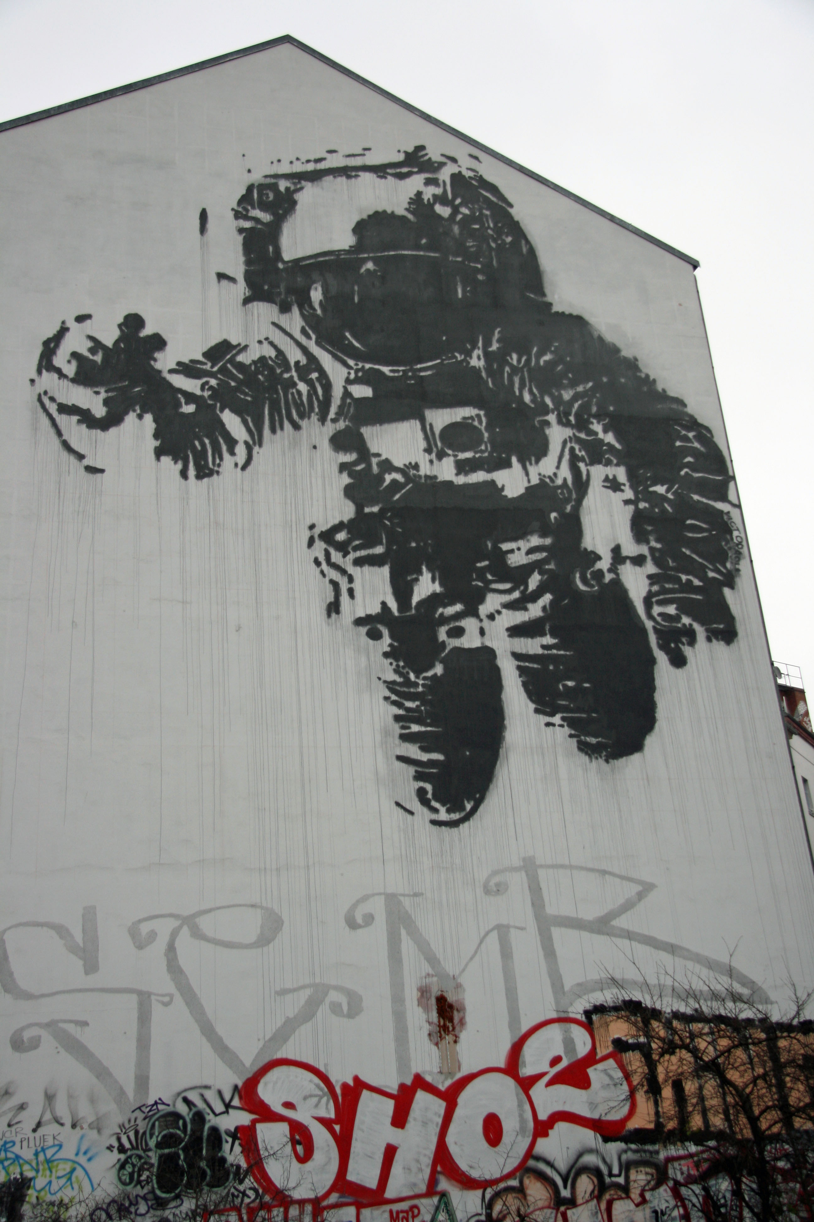 Astronaut (Spaceman): Street Art by Victor Ash in Berlin
