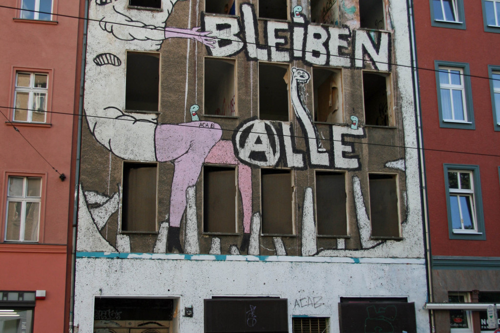Wir Bleiben Alle: Street Art by Unknown Artist in Berlin
