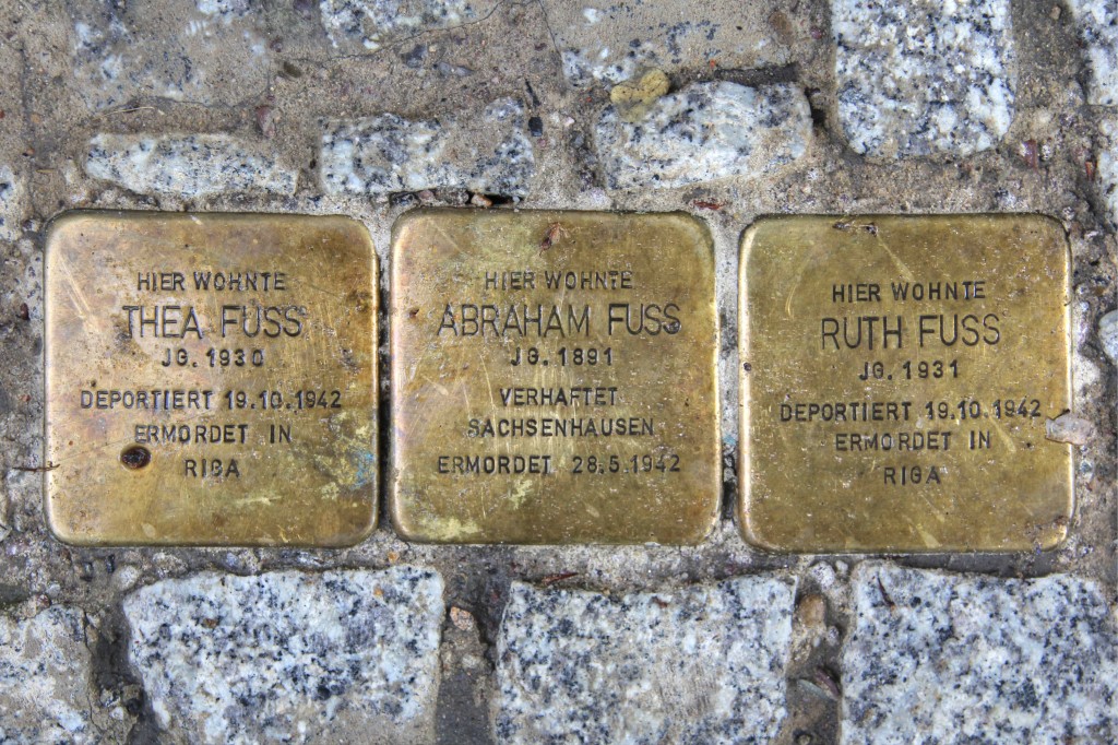 Stolpersteine 113: In memory of Thea Fuss, Abraham Fuss and Ruth Fuss (Fehrbelliner Strasse 81) in Berlin