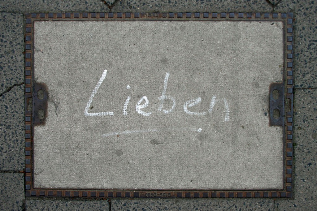 Lieben (Leibniz): Street Art by Unknown Artist in Berlin