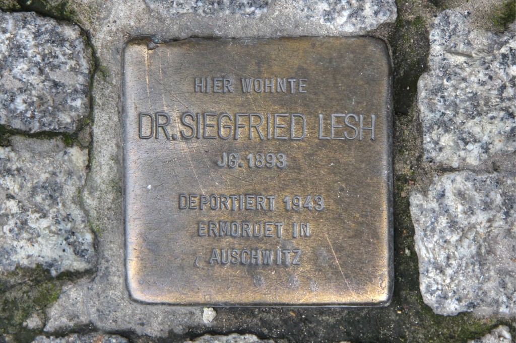 Stolpersteine 120: In memory of Dr Siegfried Lesh (Chausseestrasse 117) in Berlin