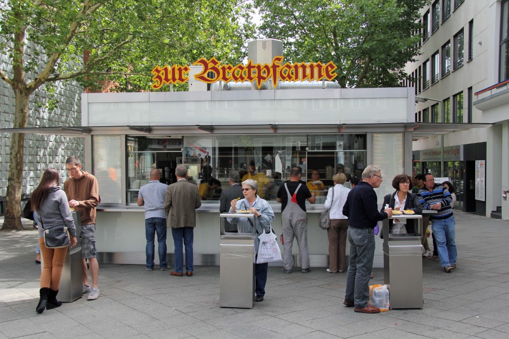 Zur Bratpfanne, a Currywurst Imbiss in Berlin Steglitz