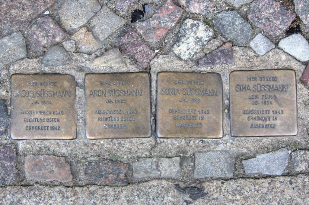 Stolpersteine 128: In memory of Jacob Süssmann, Aron Süssmann, Sonia Süssmann and Sima Süssmann (Strassburger Strasse 60) in Berlin