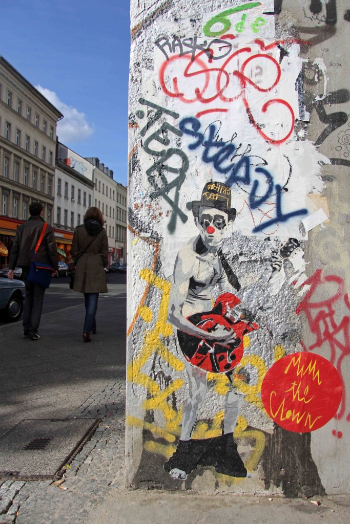 Pants Down Guitar Playing Clown - Street Art by MIMI The ClowN in Berlin