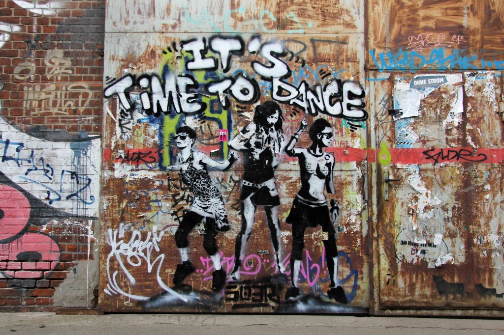 It's Time To Dance - Street Art by SOBR in Berlin