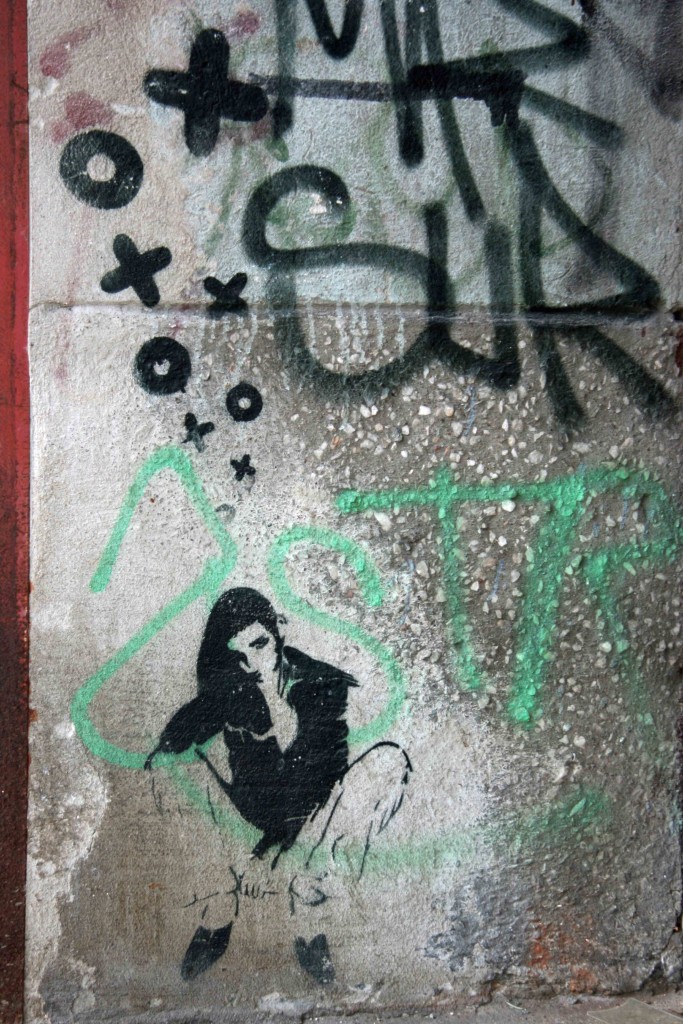 Haunches - Street Art by XOOOOX in Berlin
