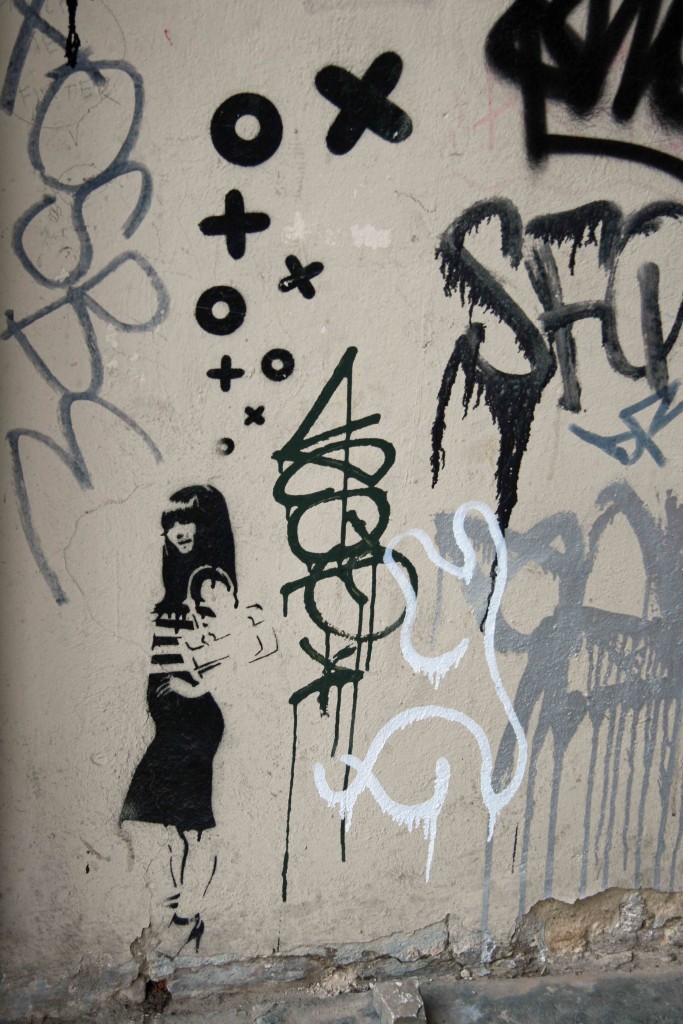Street Walker - Street Art by XOOOOX in Berlin