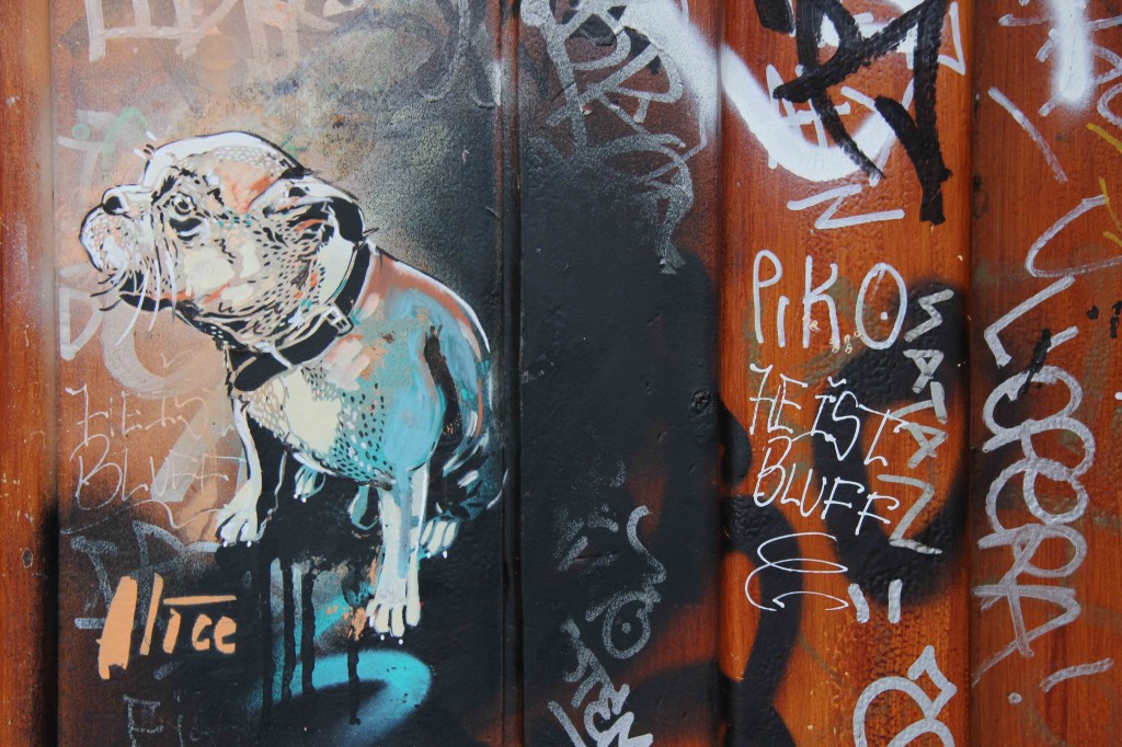 Dog - Street Art by AliCé in Berlin