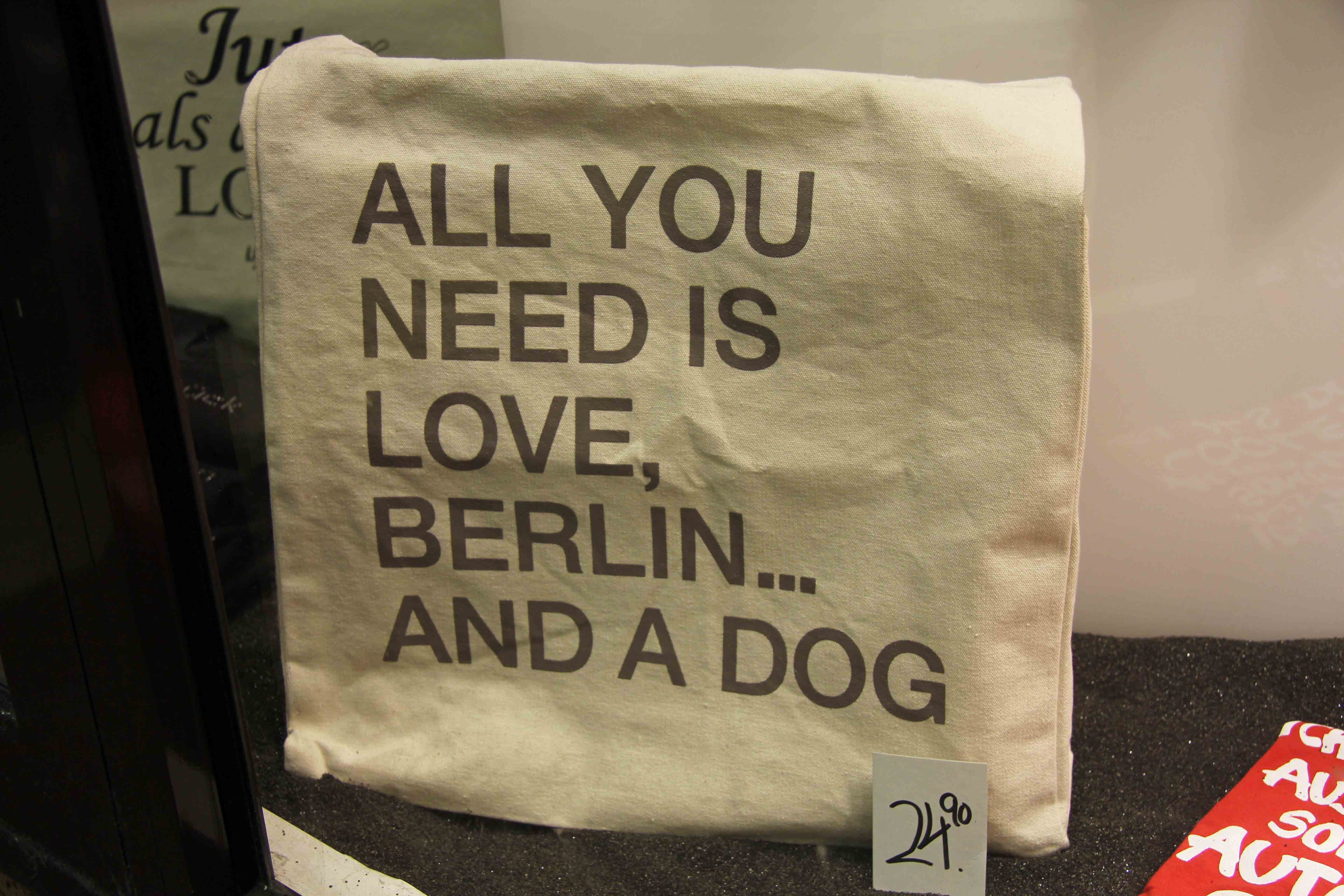 All you need is love, Berlin and a dog - tote bag (Beutel) in shop window at Zoologischer Garten station