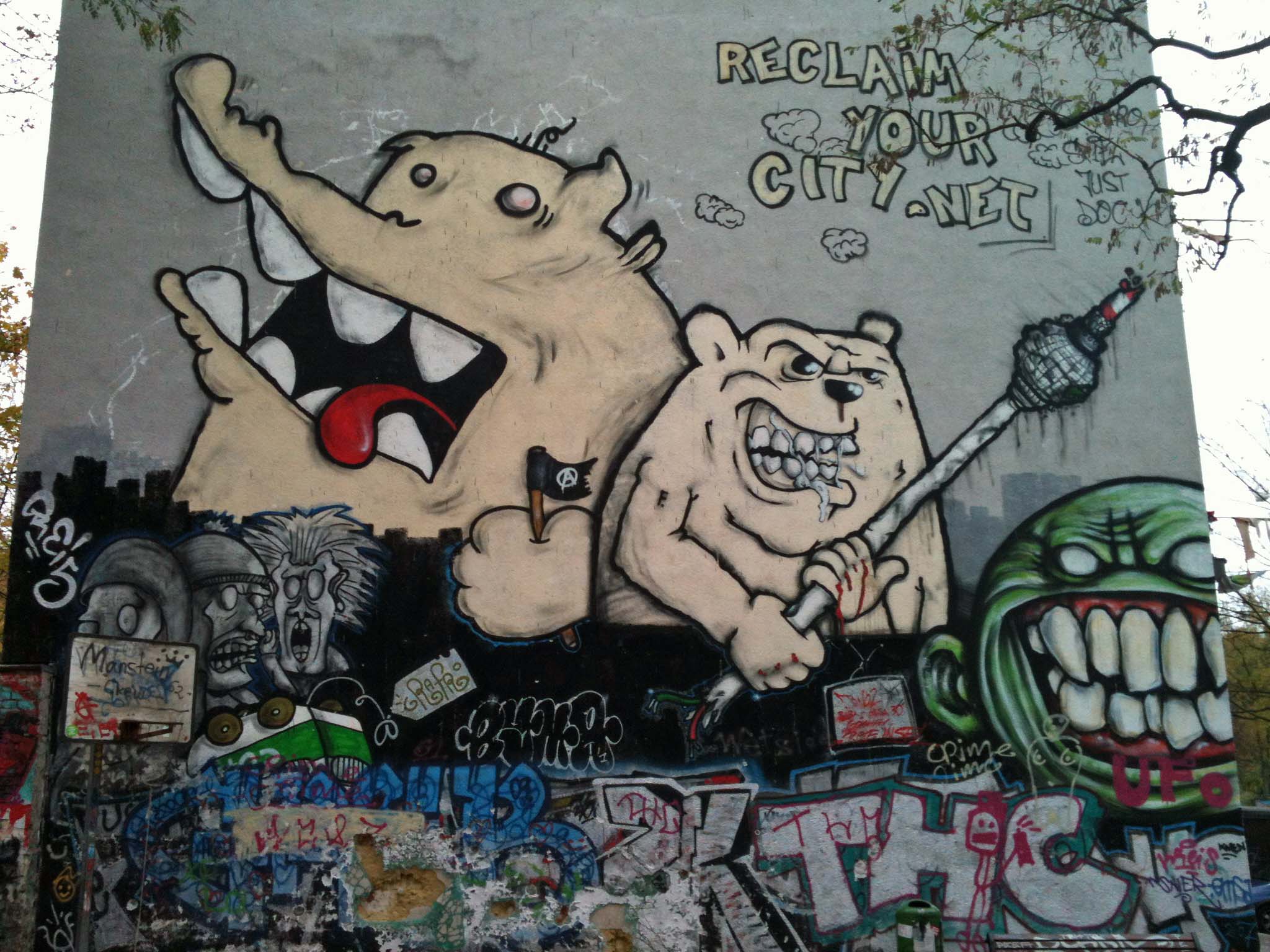 Bears vs Fernsehturm - Street Art by Bimer in Berlin