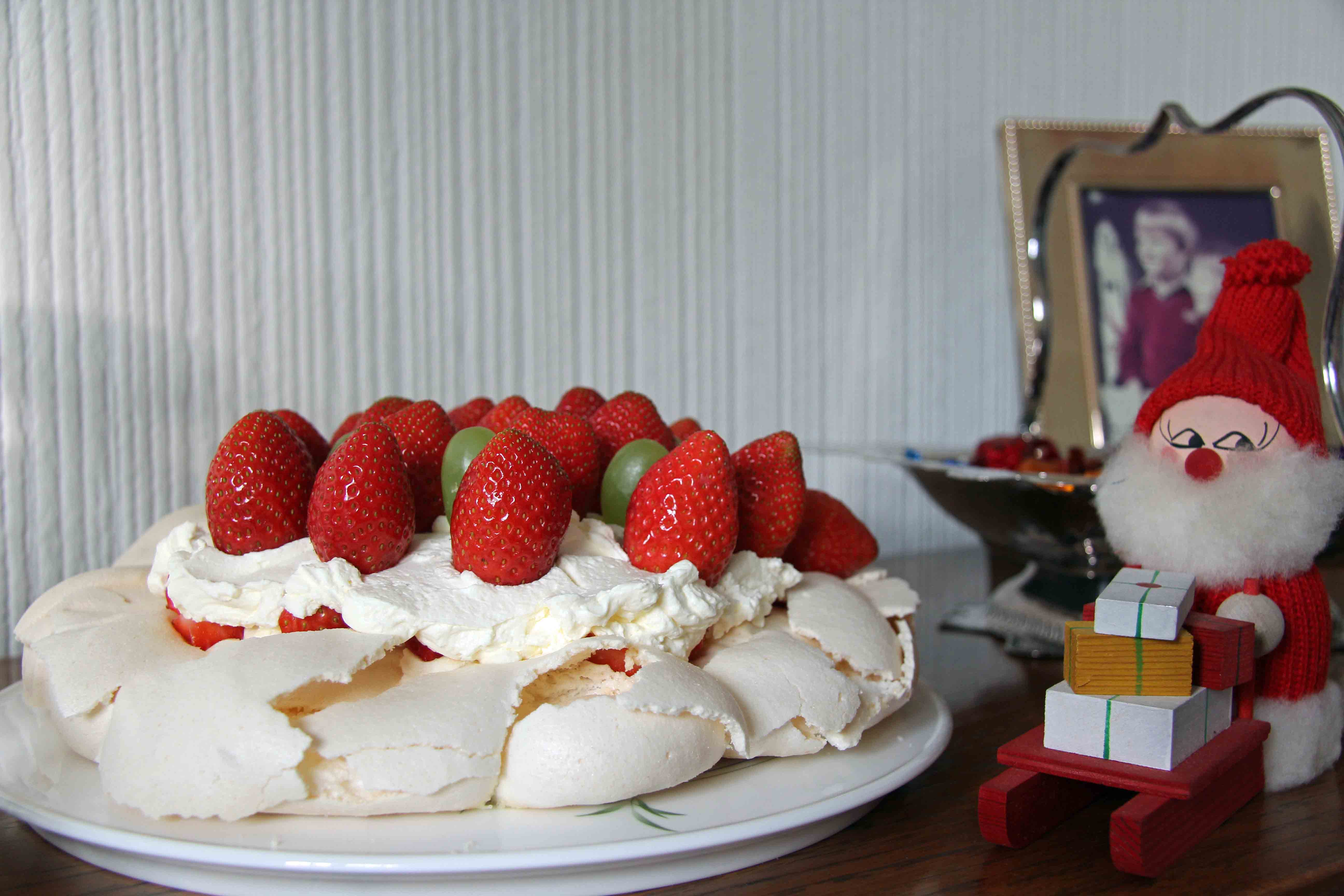 Christmas Pavlova with strawberries and grapes