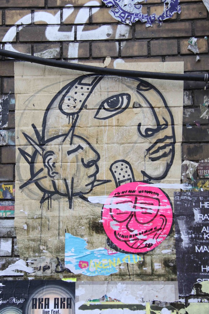 Heads and Plasters (Caffeine) - Street Art by Dede in Berlin