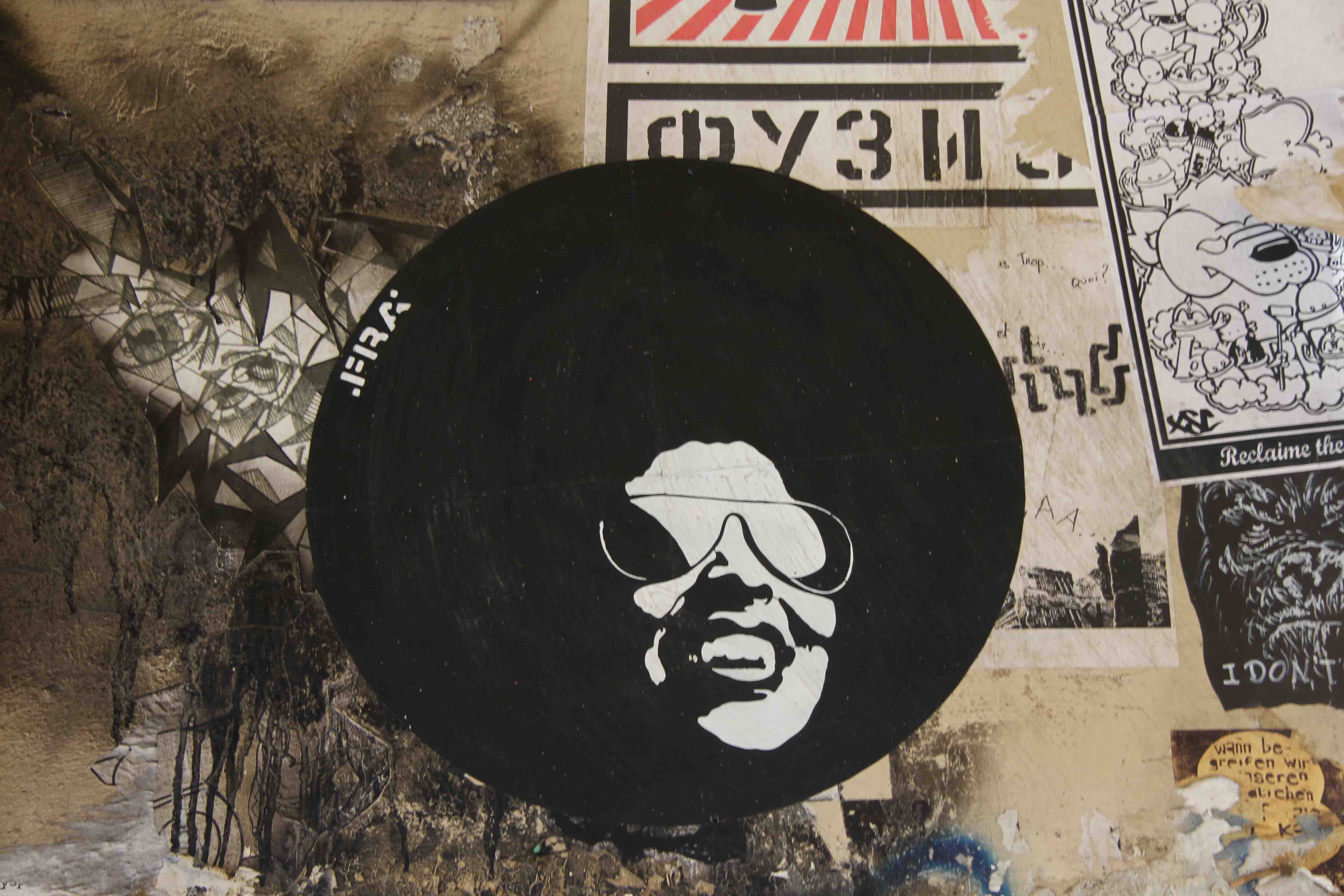 Afro Lady - Street Art by .FRA in Berlin