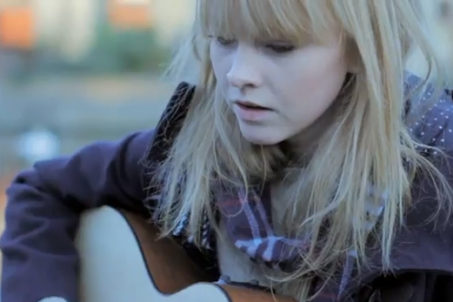 Lucy Rose - All I've Got (screenshot from the Beatnik Sessions video)