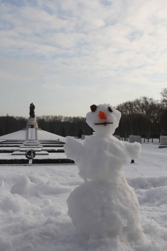 A snowman at the Soviet War Memorial in Treptower Park in Berlin