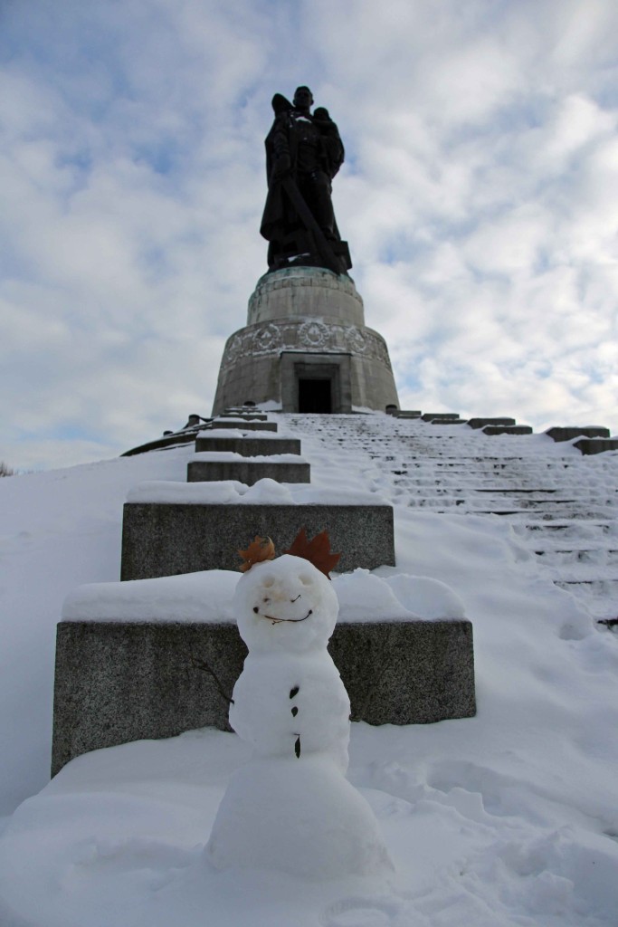 A snowman at the Soviet War Memorial in Treptower Park in Berlin