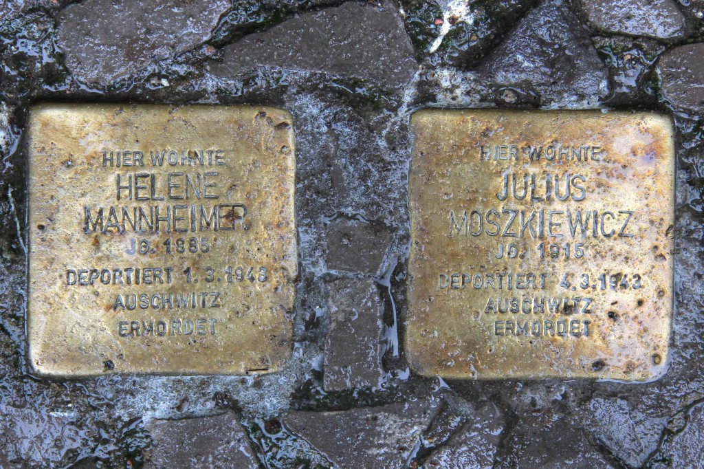 Stolpersteine Berlin 156: In memory of Helene Mannheimer and Julius Moszkiewicz (Niebuhrstrasse 71)
