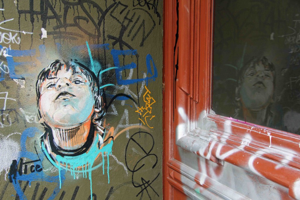 A Little Angel Reflected - Street Art by AliCé in Berlin