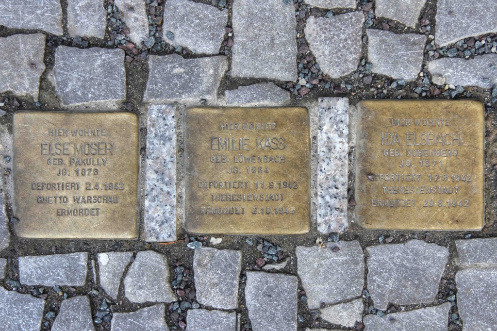 Stolpersteine Berlin 189 (3): In memory of Else Moser, Emilie Kass and Ida Elsbach (Schlüterstrasse 54)