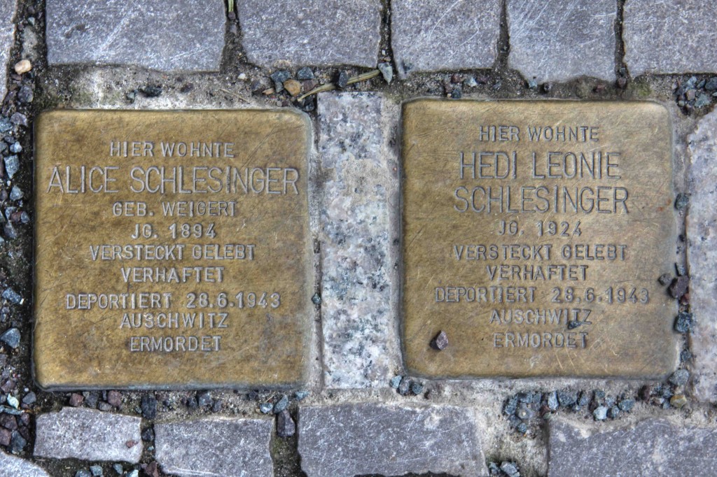 Stolpersteine Berlin 189 (7): In memory of Alice Schlesinger and Hedi Leonie Schlesinger (Schlüterstrasse 54)