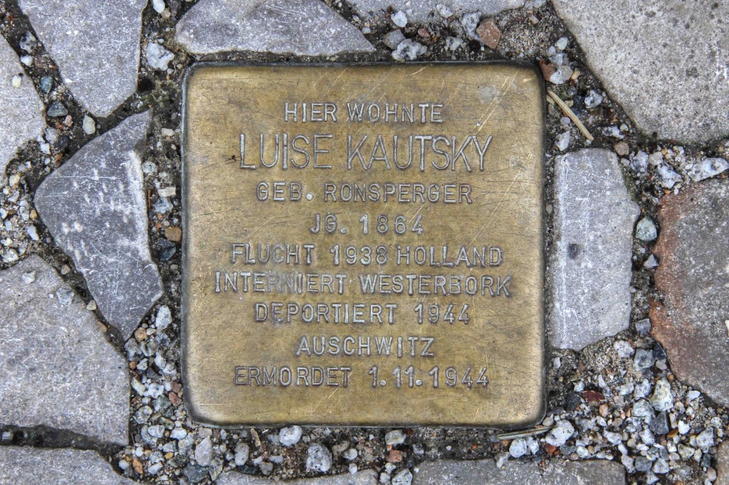 Stolpersteine Berlin 191: In memory of Luise Kautsky (Windscheidstrasse 31)