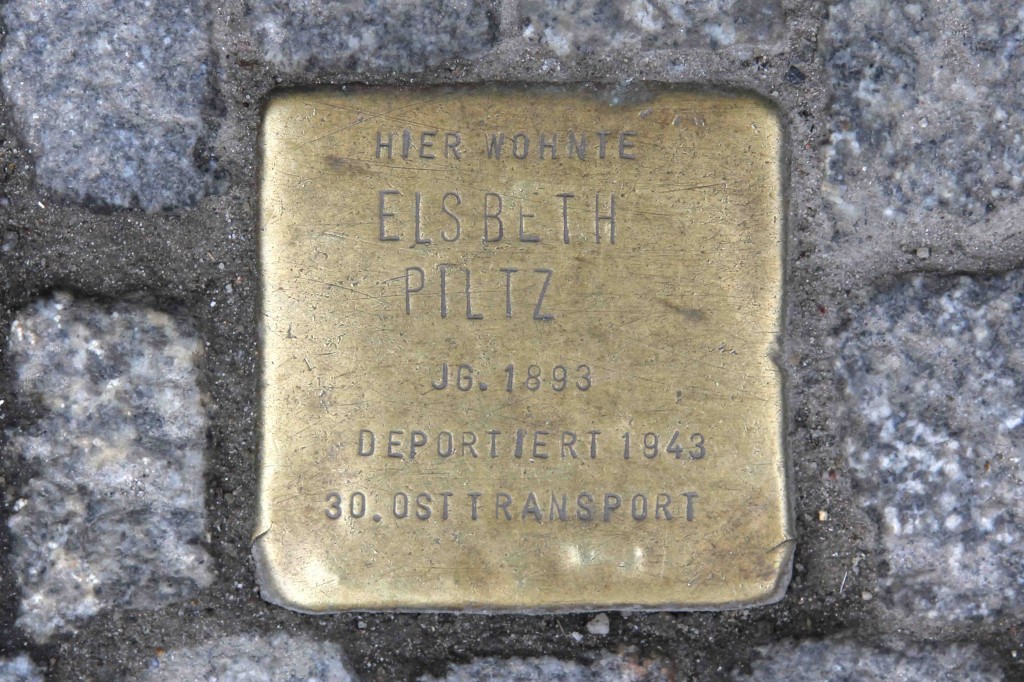 Stolpersteine Berlin 196: In memory of Elsbeth Piltz (Kottbusser Damm 5)