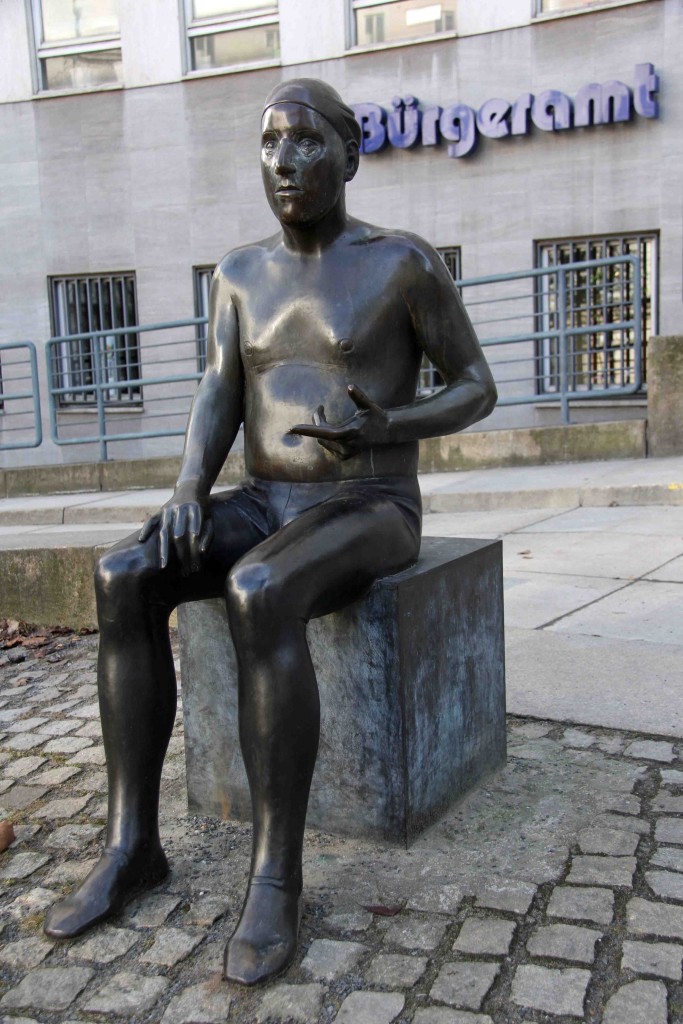 Ludmila Seefried-Matejková - Gedanken eines Mimen - a statue outside the Bürgeramt Charlottenburg-Wilmersdorf in Berlin