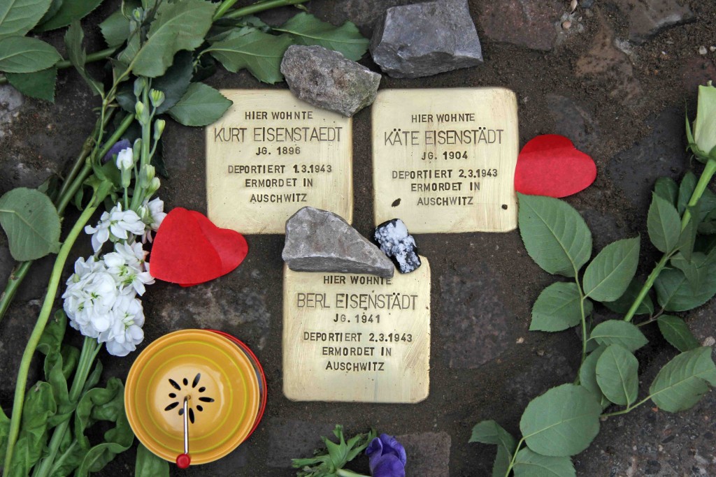 Stolpersteine Berlin 204: In memory of Kurt Eisenstädt, Käte Eisenstädt and Berl Eisenstädt (Erkelenzdamm 9)