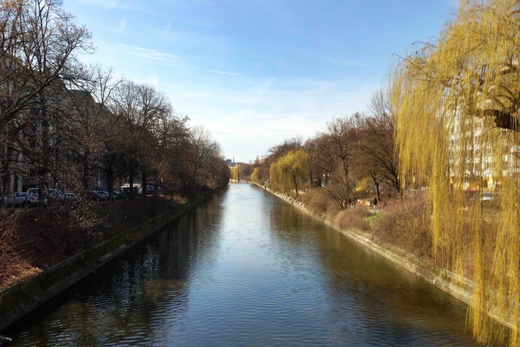 The Landwehrkanal from Hobrechtbrücke on a sunny Berlin day