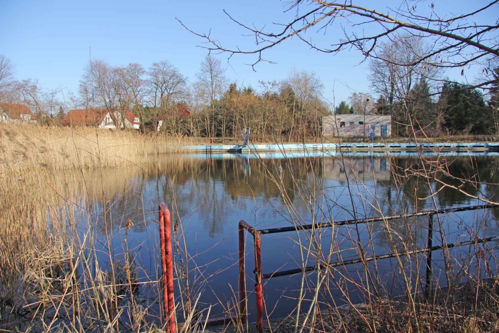 The abandoned and overgrown swimming pool Wernerbad (Freibad Wernersee) in Kaulsdorf, Berlin