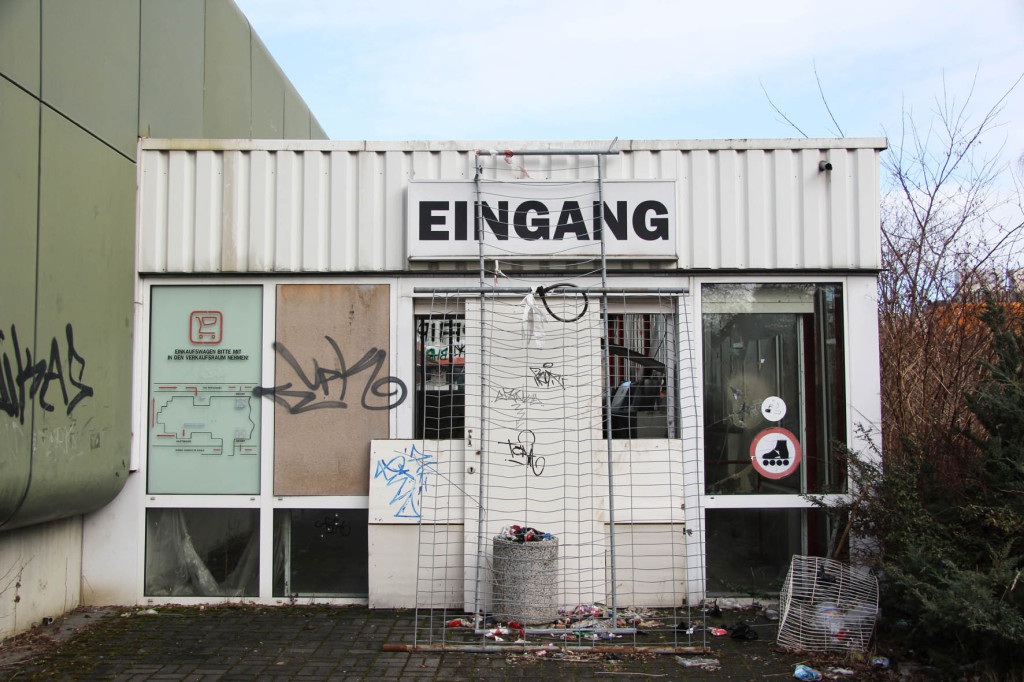 Eingang - the Entrance at Einkaufszentrum Cité Foch - an abandoned shopping centre in Berlin