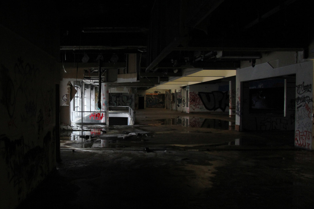 Inside Einkaufszentrum Cité Foch - an abandoned shopping centre in Berlin