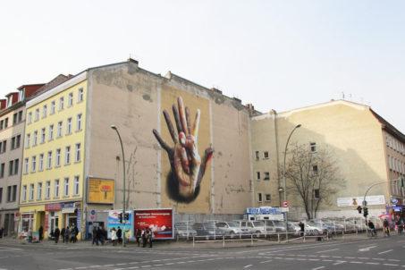 rp_Under-Der-Hand-Street-Art-by-CASE-Maclaim-in-Berlin-1024x682.jpg