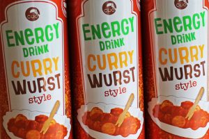Ich habe Currywurst Energy Drink probiert, damit Du nicht musst.