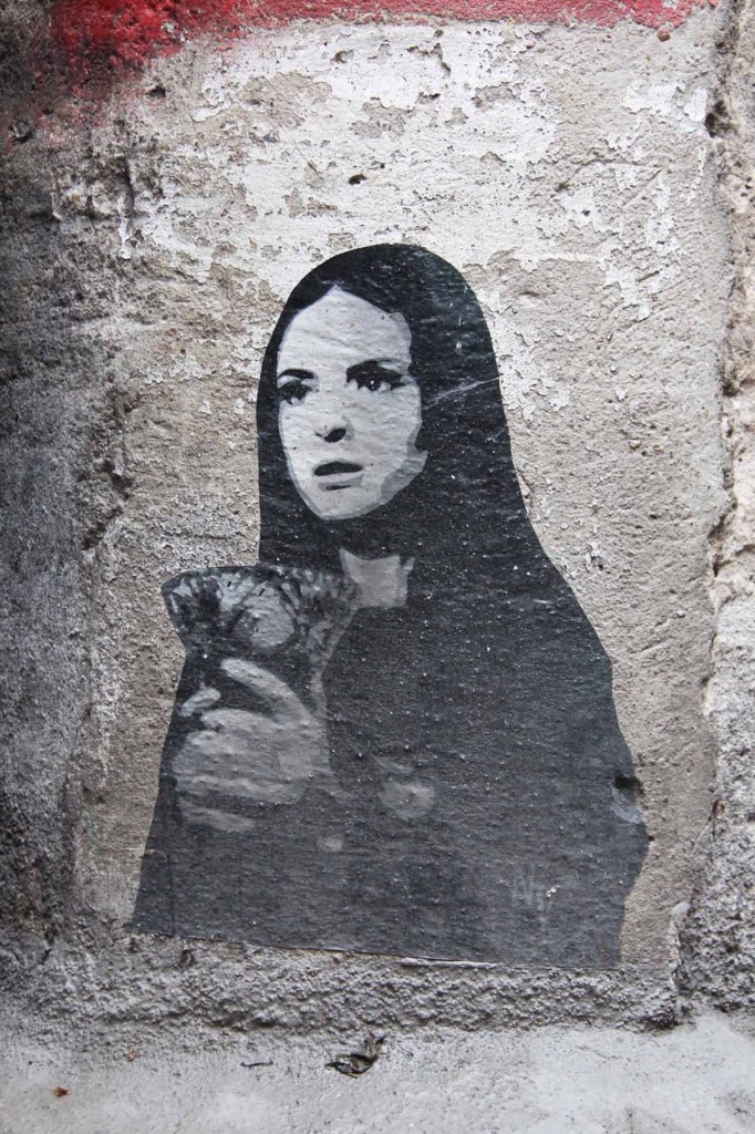 Fan Girl - Street Art by Negative Vibes in Berlin