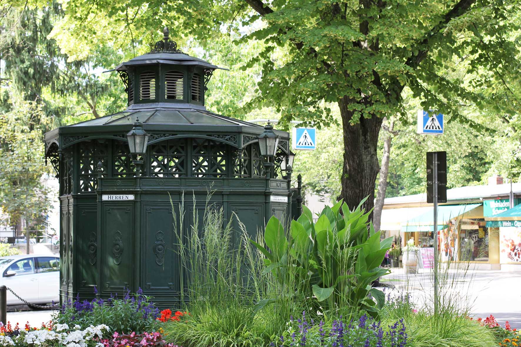 Café Achteck - Fellbacher Platz - an example of Berlin's classic 19th century green cast iron public toilets